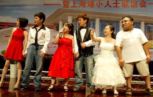 <em>上海</em>:六对袖珍<em>男女</em>收获爱情_新浪<em>上海</em>_新浪网