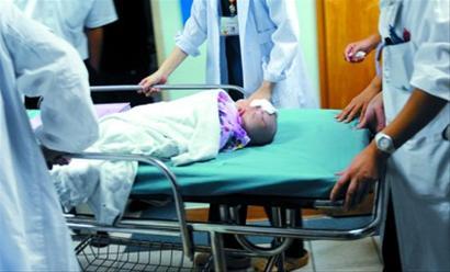 高中女生砍伤3月大同父异<em>母妹</em> 家庭条件优越(