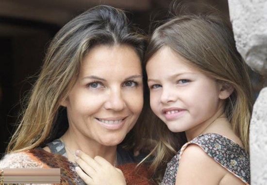 法国 10岁 幼齿 嫩模 性感写真 热辣出位 (3)_新浪