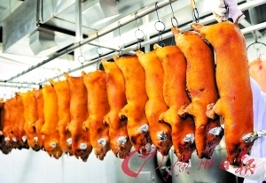 扫墓祭品涨价超三成 大面额五千亿冥币销路好