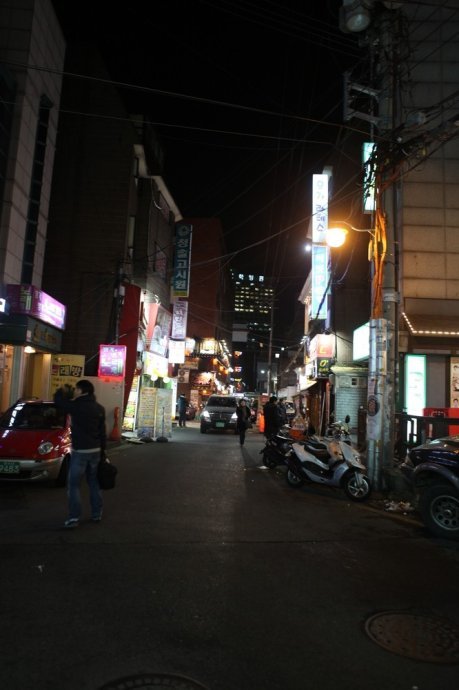 干净整洁的韩国夜排档一条街_新浪上海旅游
