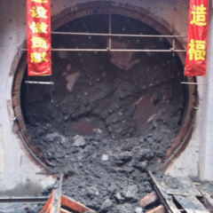 据了解,上海地铁在建新四线盾构推进总量近150公里,截至5月底