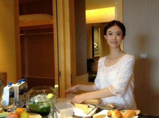 <em>兽兽翟凌</em>素颜照 自称护肤秘诀是补水_新浪上海