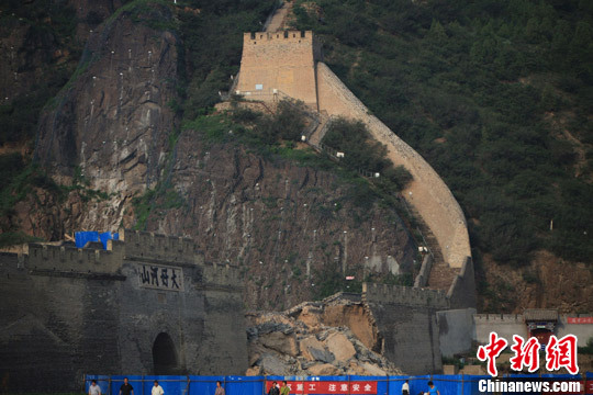 大境门长城坍塌修复保护工作正在进行中 大境门长城坍塌修复保护工作正在进行中