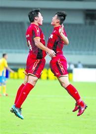 特莱士大胜 申花申鑫东亚球迷联手为徐根宝助