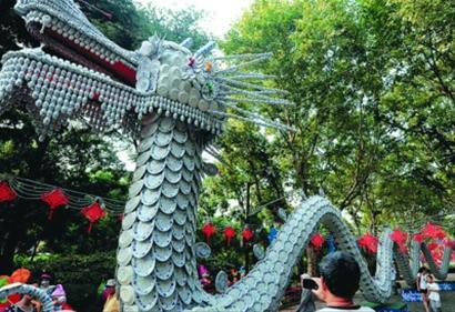 将在灯会上展出的巨型瓷器龙灯 邵剑平 现场图片 将在灯会上展出的巨型瓷器龙灯 邵剑平 现场图片