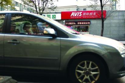 临近长假,租车市场十分火爆。 晨报记者 吴磊 实习生 姚理韫 现场图片 临近长假,租车市场十分火爆。 晨报记者 吴磊 实习生 姚理韫 现场图片