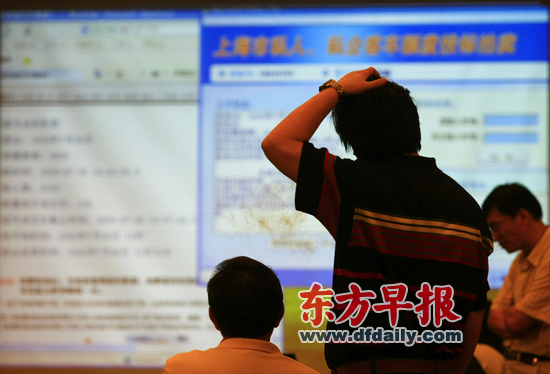 沪拟推新牌上新车办法 凭买车发票购买额度标