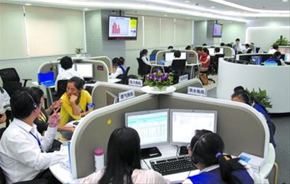 韩正察看12345市民服务热线开通首日运行情况