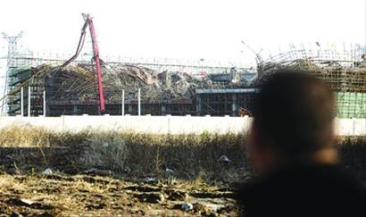 2012年12月31日晚上,地铁十二号线在建工地脚手架发生坍塌,共造成五人死亡。 晨报记者 吴磊 现场图片 2012年12月31日晚上,地铁十二号线在建工地脚手架发生坍塌,共造成五人死亡。 晨报记者 吴磊 现场图片