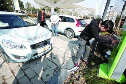 充电后试驾体验新能源车 晨报记者 杨眉 现场图片 充电后试驾体验新能源车 晨报记者 杨眉 现场图片