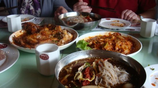 丹东朝鲜餐厅美食:红豆面打糕、五花肉等
