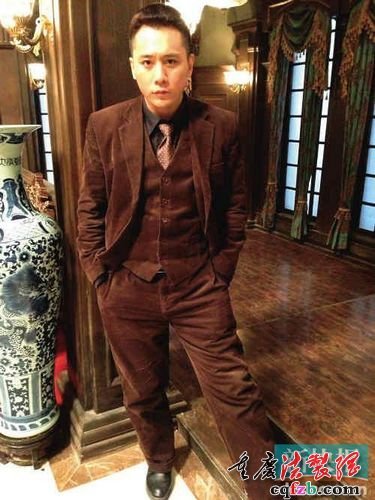 刘烨变身火花君疯狂抢沙发(图)