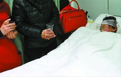 奉贤砍人案的伤者正在医院治疗。 吴磊 摄 奉贤砍人案的伤者正在医院治疗。 吴磊 摄