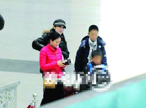 <em>张艺谋</em>再婚 <em>女人</em>陈婷藏十几年(图)(2)_新浪上海