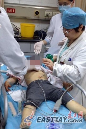 伤者在接受治疗 伤者在接受治疗