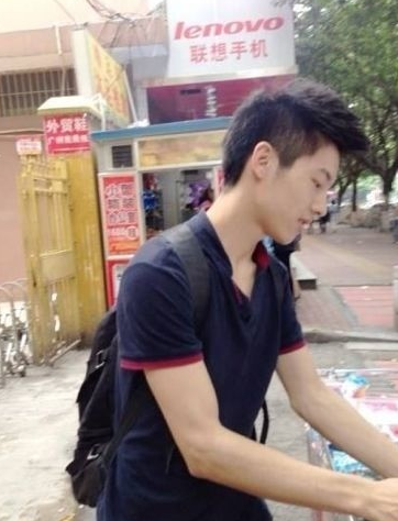 潮汕帅哥摆地摊走红
