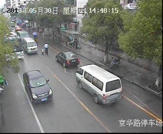 青浦民警冲进车流一把救下孩子 青浦民警冲进车流一把救下孩子