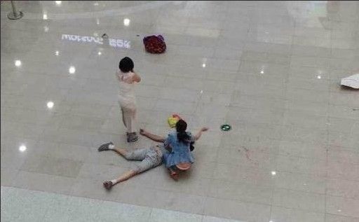 沈阳万达跳楼事件 21岁男子求婚不成跳楼自杀