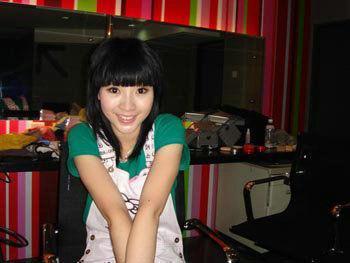 柳岩整容前罕见旧照曝光 揭性感女神成名史\/组