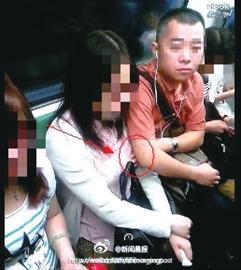 地铁女乘客遭男子摸胸。(资料图) 地铁女乘客遭男子摸胸。(资料图)
