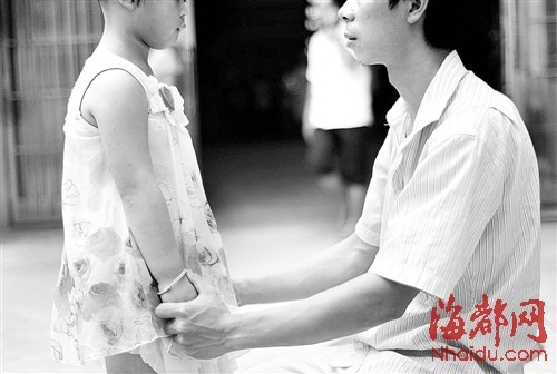 孩子患上这怪病,父母带着她四处寻医,但都不奏效,让一家人很忧愁 孩子患上这怪病,父母带着她四处寻医,但都不奏效,让一家人很忧愁