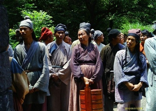 横店招聘群众演员_横店群众演员收入(2)