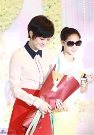 “槿汐姑姑”昨大婚甄嬛“小主”当伴娘 “槿汐姑姑”昨大婚甄嬛“小主”当伴娘