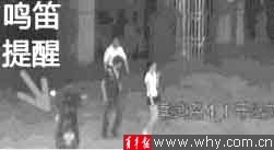 两名大叔智斗“小偷”。视频截屏图 两名大叔智斗“小偷”。视频截屏图