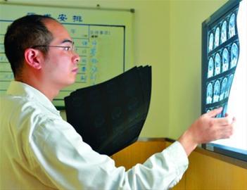 正在工作的救人者廖环 /晨报记者 肖允 正在工作的救人者廖环 /晨报记者 肖允