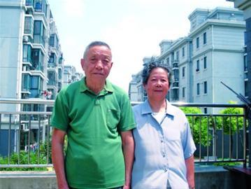 徐叔玉、胡彩辉夫妇面对镜头有点腼腆,他们觉得这就是件小事。 徐叔玉、胡彩辉夫妇面对镜头有点腼腆,他们觉得这就是件小事。