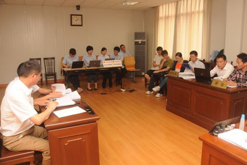 图说:学员与驾校对薄公堂。浦东法院 姚毅摄 图说:学员与驾校对薄公堂。浦东法院 姚毅摄