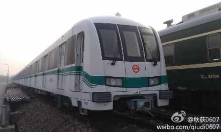 新近抵沪的12号线列车 新近抵沪的12号线列车
