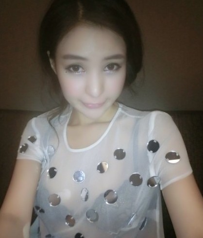 郭美美晒薄纱<em>透视</em>装 黑色<em>文胸</em>傲胸挺立_新浪上