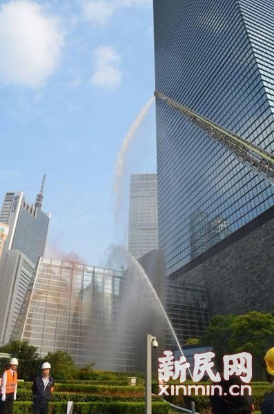 图说:10月24日,上海环球金融中心举行防灾综合训练。上海环球金融中心供图 图说:10月24日,上海环球金融中心举行防灾综合训练。上海环球金融中心供图