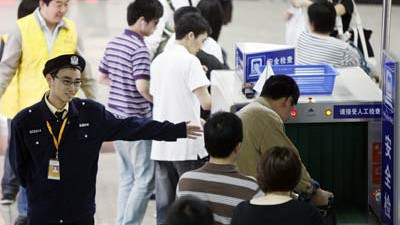 图说:地铁安检。图片来源:网络图 图说:地铁安检。图片来源:网络图