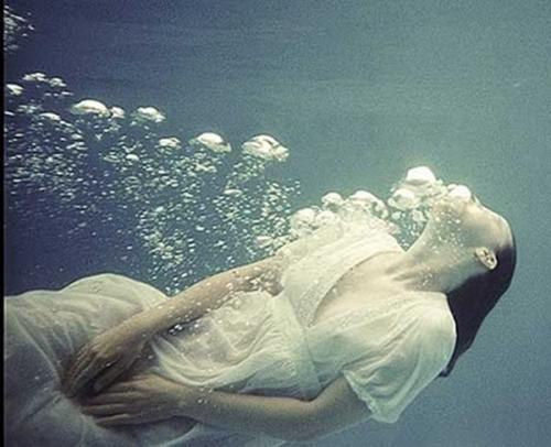 <em>女生遇害</em>数千男性师生查DNA 性侵最大证据(图