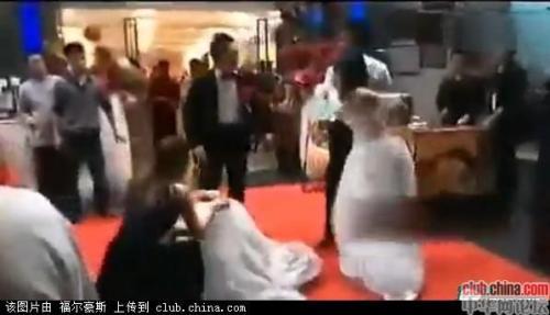 小三穿婚纱闹婚礼真相_鞠婧祎穿婚纱的照片(2)