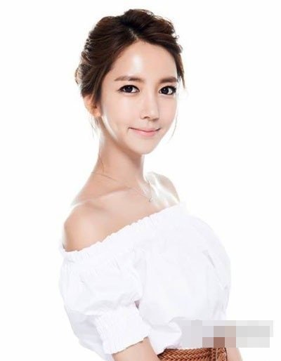 韩美女老师爆红 28岁自晒比基尼火辣照(2)