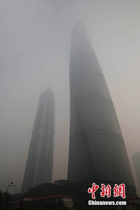 上海重度污染 市民要求停工停课(图)(2)