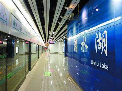 轨交16号线滴水湖站站台 晚报 王浩然 现场图片 轨交16号线滴水湖站站台 晚报 王浩然 现场图片