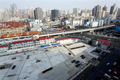 宜山路凯旋路综合交通枢纽将使轨交3、4、9号线实现地下换乘 □本报记者 朱晓立 摄 宜山路凯旋路综合交通枢纽将使轨交3、4、9号线实现地下换乘 □本报记者 朱晓立 摄
