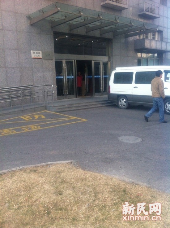 浦东金桥一对夫妻在家喝农药自杀。网友供图 浦东金桥一对夫妻在家喝农药自杀。网友供图
