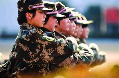 上海乒羽小将在寒风中军训。 邵剑平 摄 上海乒羽小将在寒风中军训。 邵剑平 摄