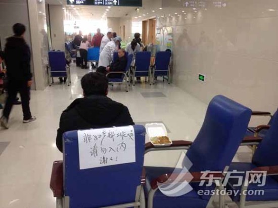 院方在门诊大楼二楼临时辟出的产科区域 院方在门诊大楼二楼临时辟出的产科区域