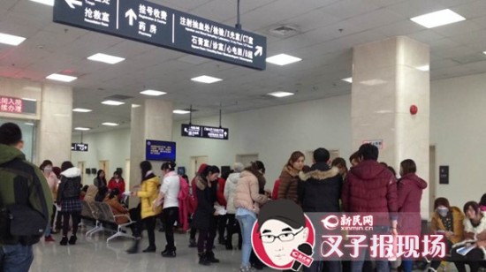 嘉定一工厂出现疑似食物中毒事件。新民网 记者 萧君玮 摄 嘉定一工厂出现疑似食物中毒事件。新民网 记者 萧君玮 摄