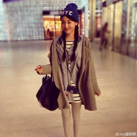 24岁<em>女孩</em>与<em>金庸</em>合影获赞 翻版李英爱(10)_新浪