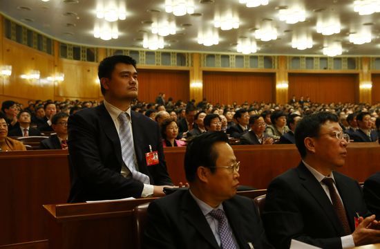 姚明在“两会”上对于中国体育发展的提案备受外界关注 。图为姚明参加2014年政协会议。 姚明在“两会”上对于中国体育发展的提案备受外界关注 。图为姚明参加2014年政协会议。