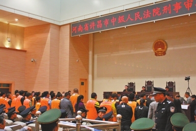 黑老大曾打警察 骚扰<em>美女殴打</em>特警队长(2)_新浪