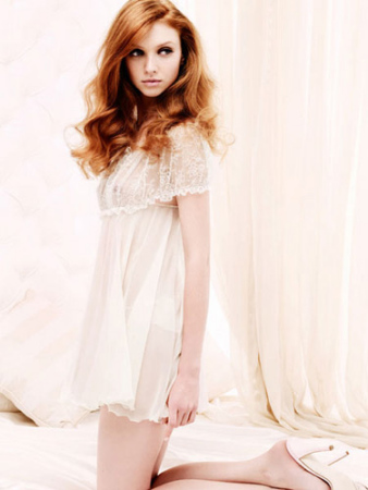 <em>蕾丝</em>与绸缎的高贵性感 维多利亚的秘密最新内